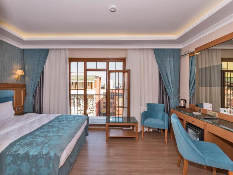 Magnaura House Hotel