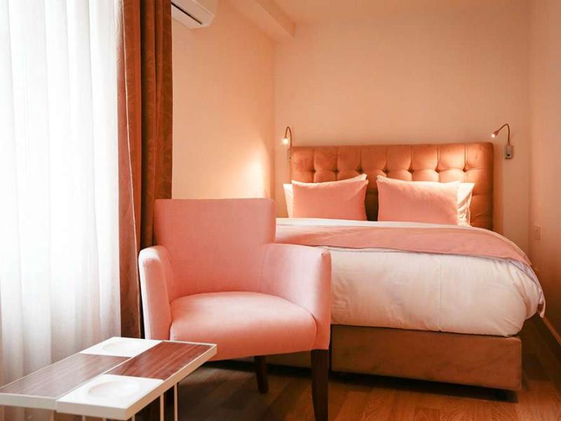Melek Hotels Moda