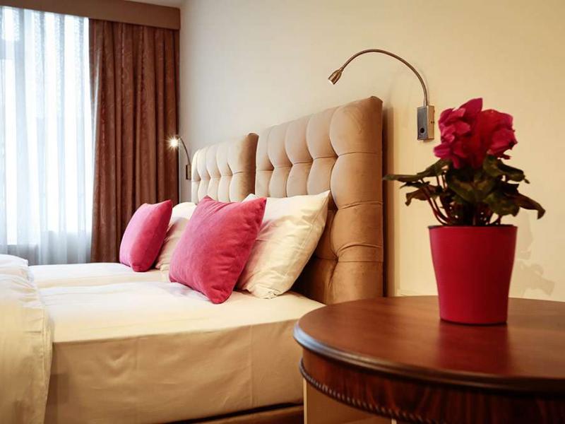Melek Hotels Moda