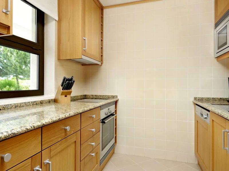 Pine Cliffs Residence