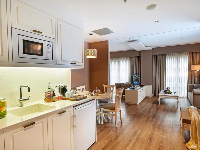 Renata Suites Boutique Hotel