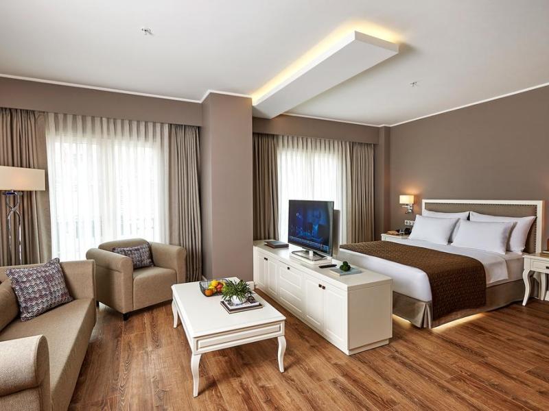 Renata Suites Boutique Hotel