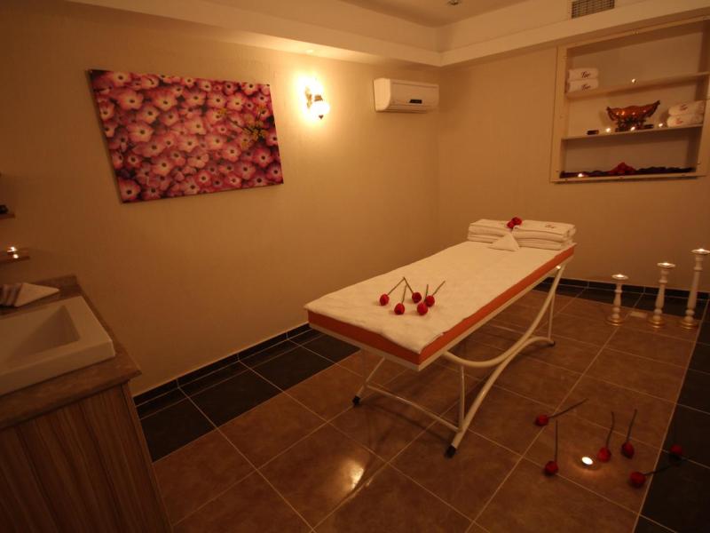 Grand Corner Boutique Hotel