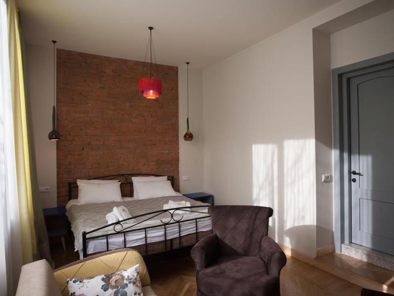 Bricks Room Hotel (Giorgi Akhvlediani)