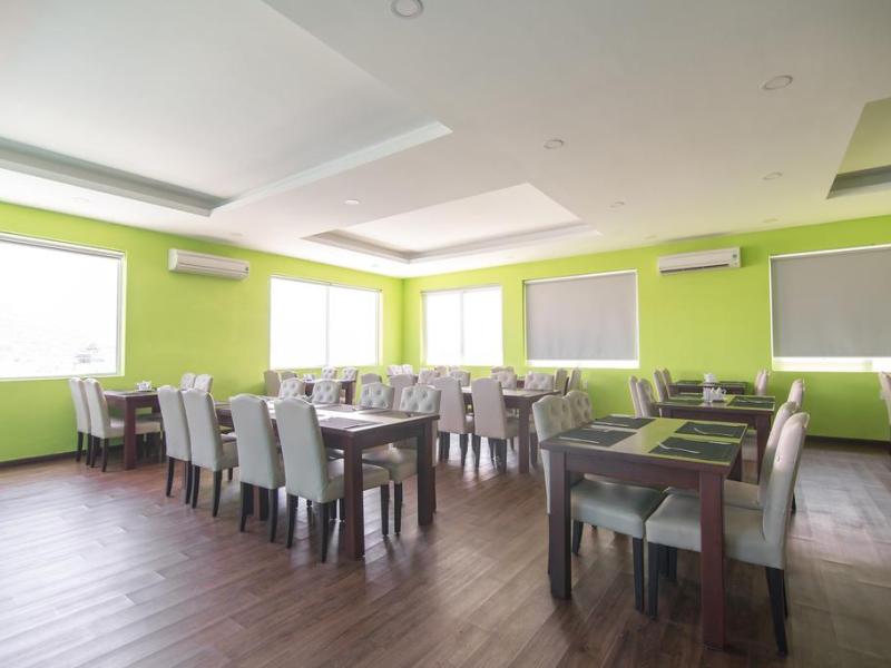 RedDoorz Premium near Bai Sau