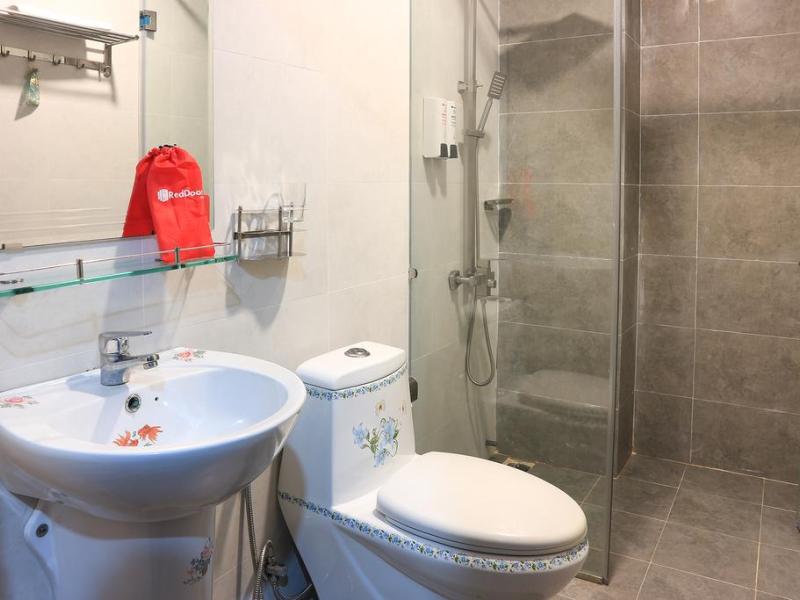 RedDoorz Premium near Bai Sau