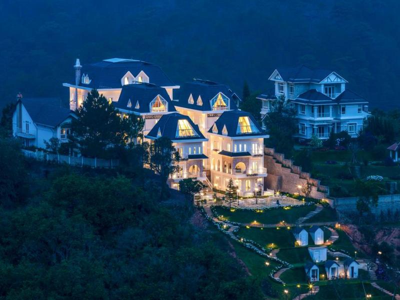 Dalat De Charme Village