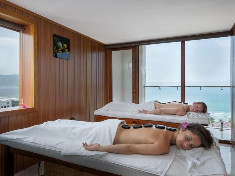 Sunny Ocean Hotel & Spa