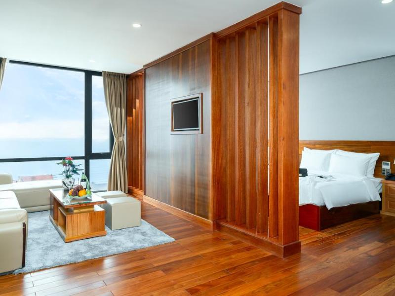 Sunny Ocean Hotel & Spa