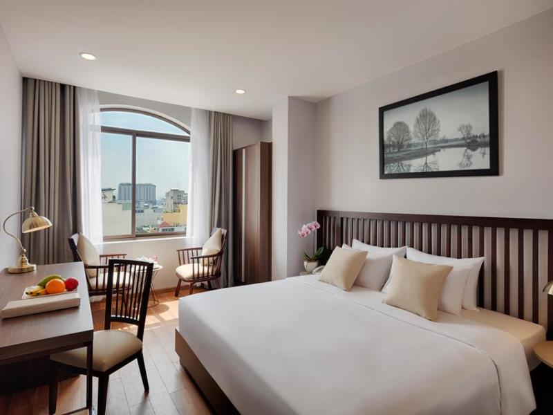 Happy Life Grand Hotel & Sky Bar   