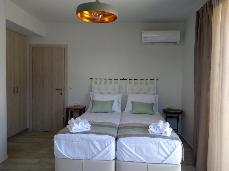Castello Apartments & Studios
