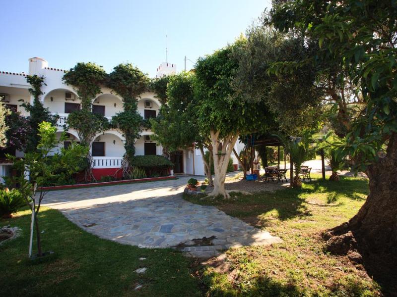 Castello Apartments & Studios