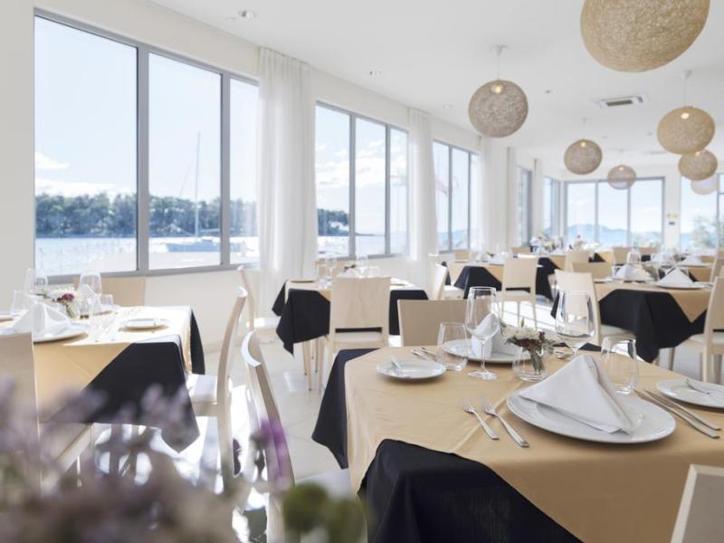 Crvena Luka Apartments & Villas