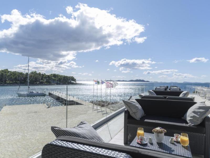 Crvena Luka Apartments & Villas