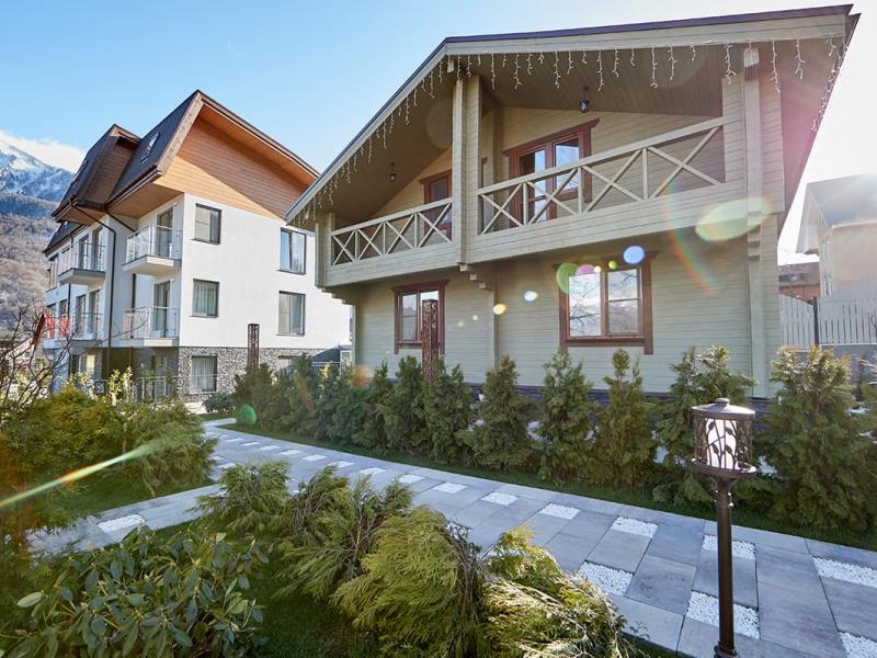 Hills Polyana Hotel