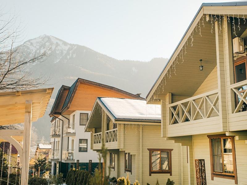 Hills Polyana Hotel