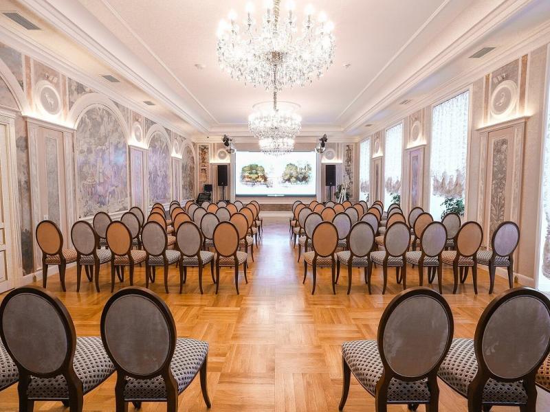 Петръ Отель
