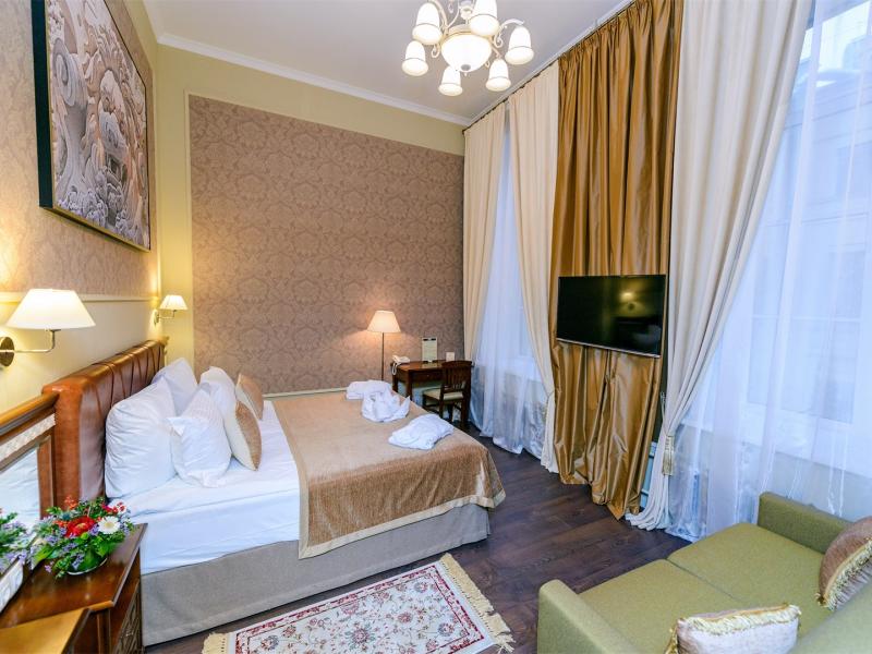 Петръ Отель