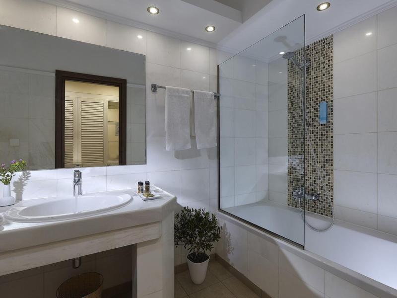 Alexander Beach Hotel & Village