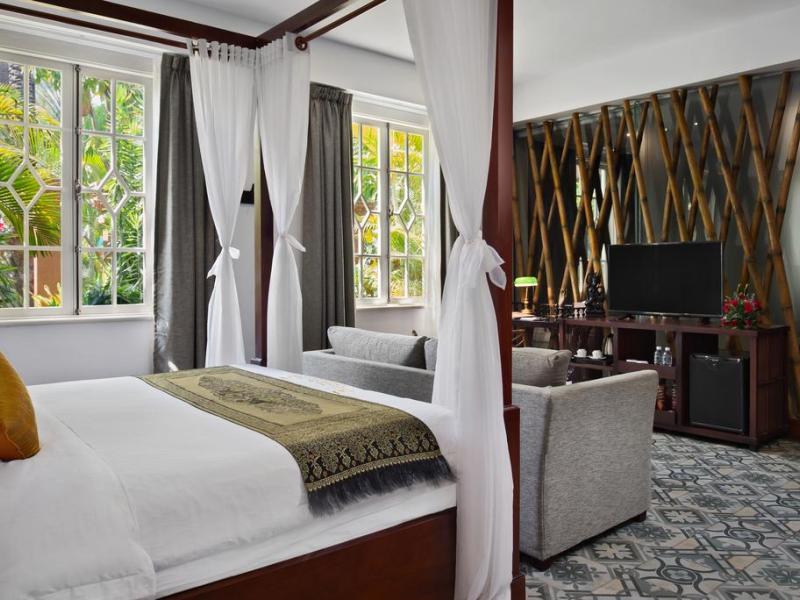 Palace Gate Hotel & Resort