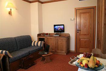 Alaska Hotel Cortina