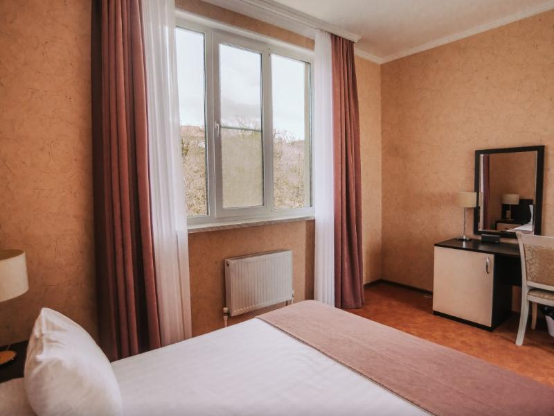Golden Hills 3*