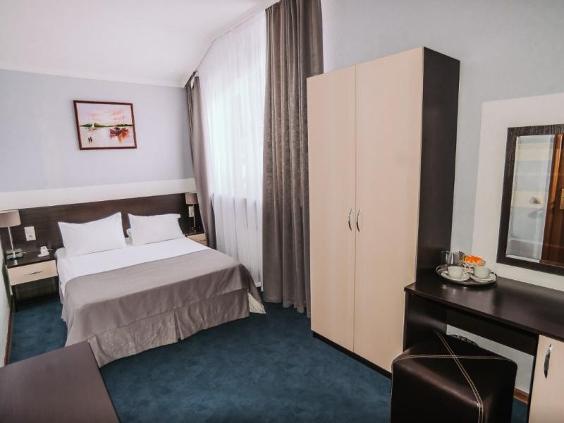 Golden Hills 3*