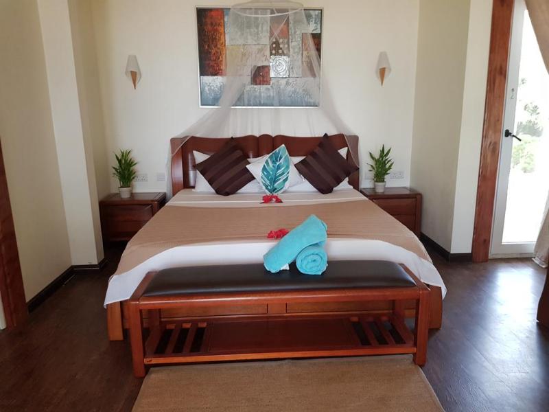 La Digue Luxury Beach Bungalow