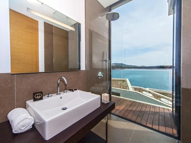 Golden Rays Apartments