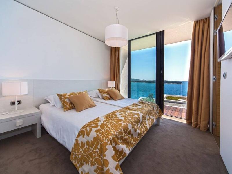 Golden Rays Apartments
