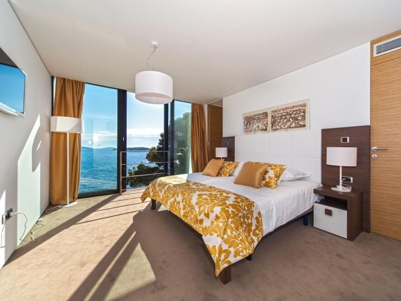 Golden Rays Apartments