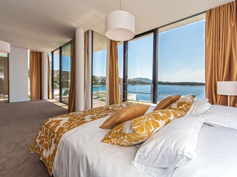 Golden Rays Apartments