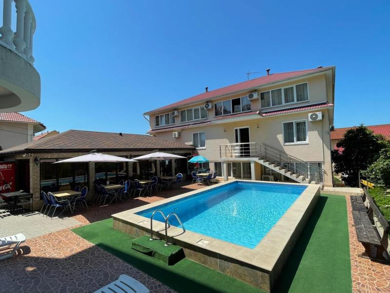 Анадель Клевер