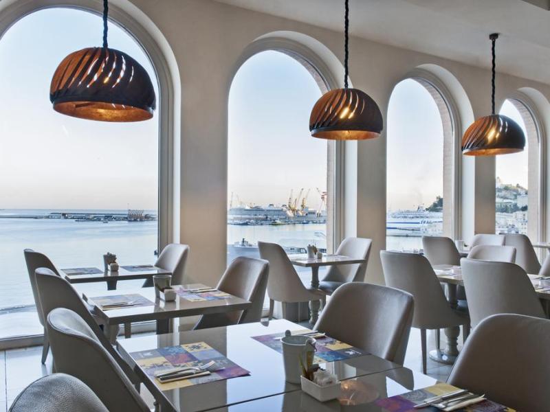 SeePort Hotel