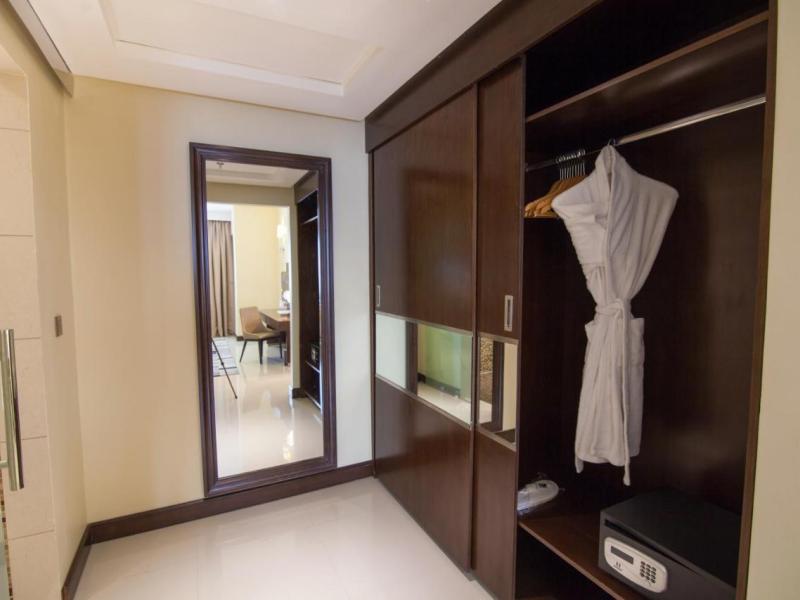 Atiram Premier Hotel