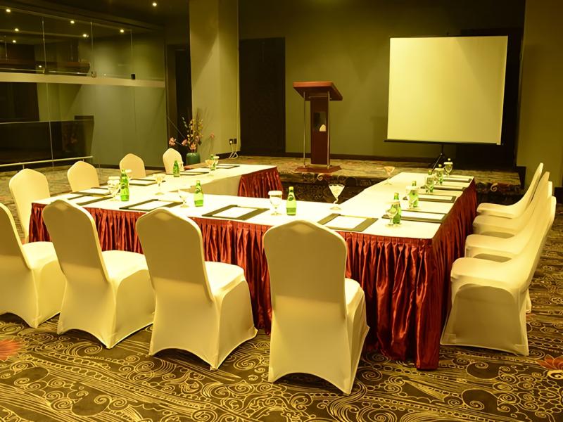 Atiram Premier Hotel