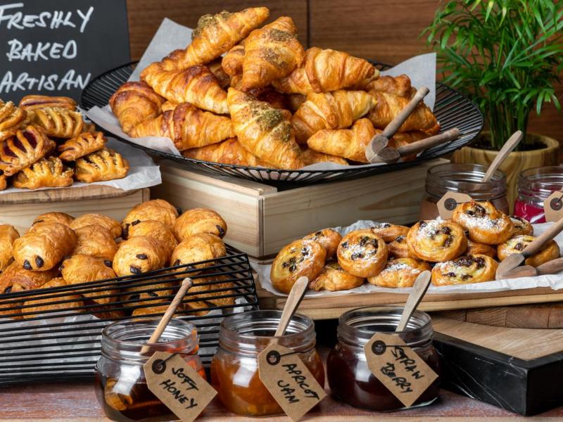 Radisson Blu Hotel, Dubai Canal View