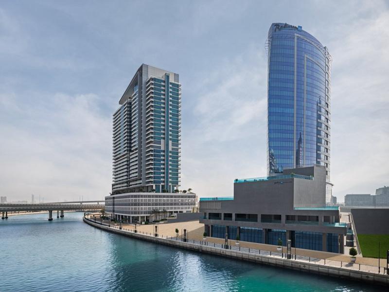 Radisson Blu Hotel, Dubai Canal View