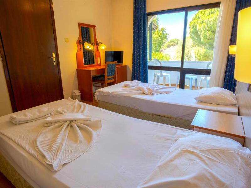 Dogan Paradise Beach (Ozdere)