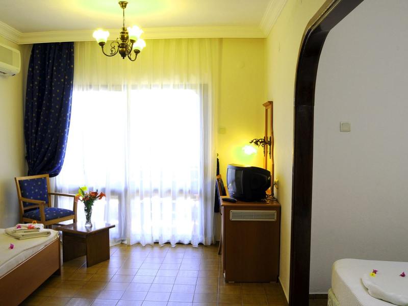 Dogan Paradise Beach (Ozdere)