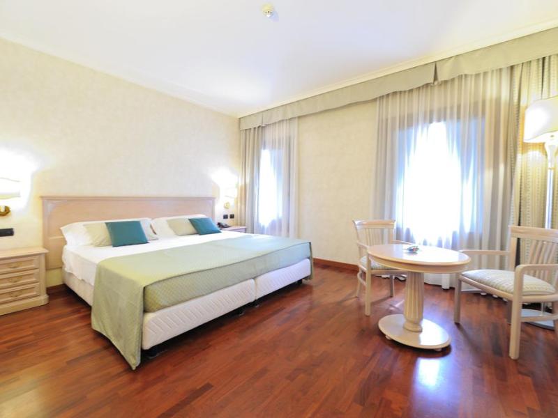 Hotel Roxy Plaza