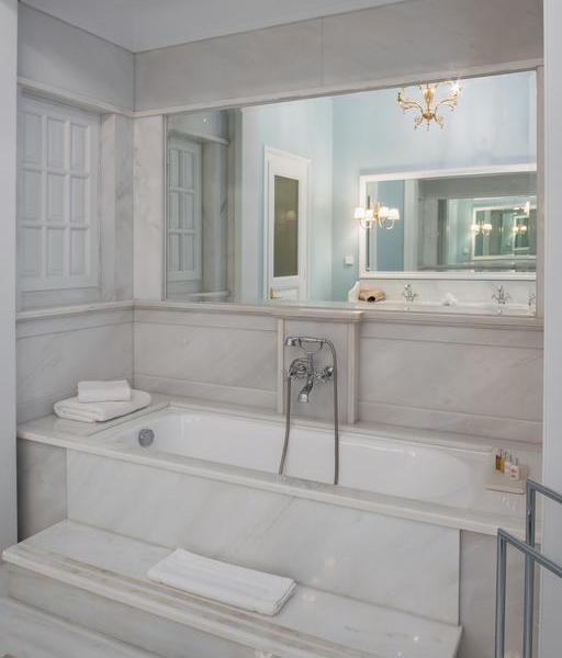Noble Suites