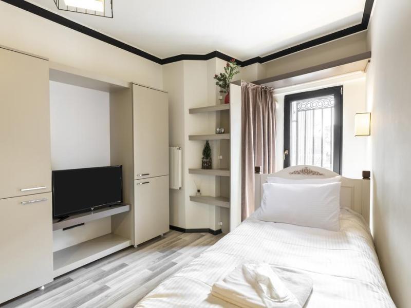 Global Suites Hotel