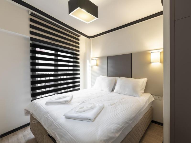 Global Suites Hotel