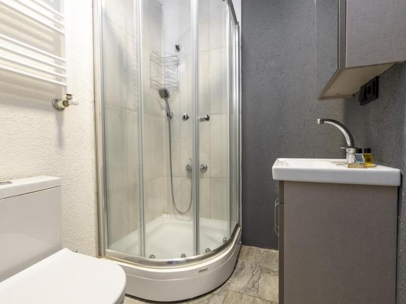 Global Suites Hotel