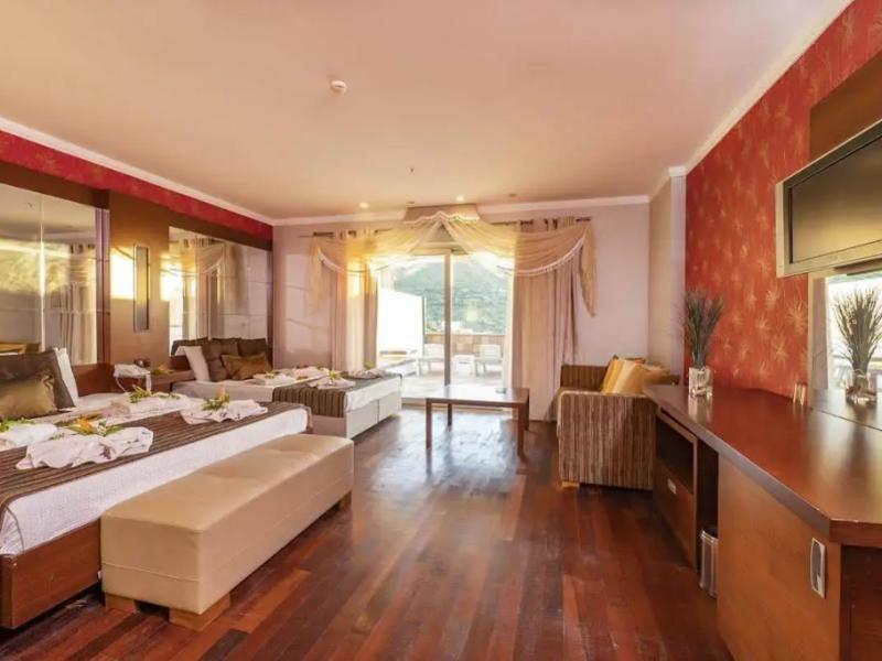 Maira Deluxe Resort Hotel