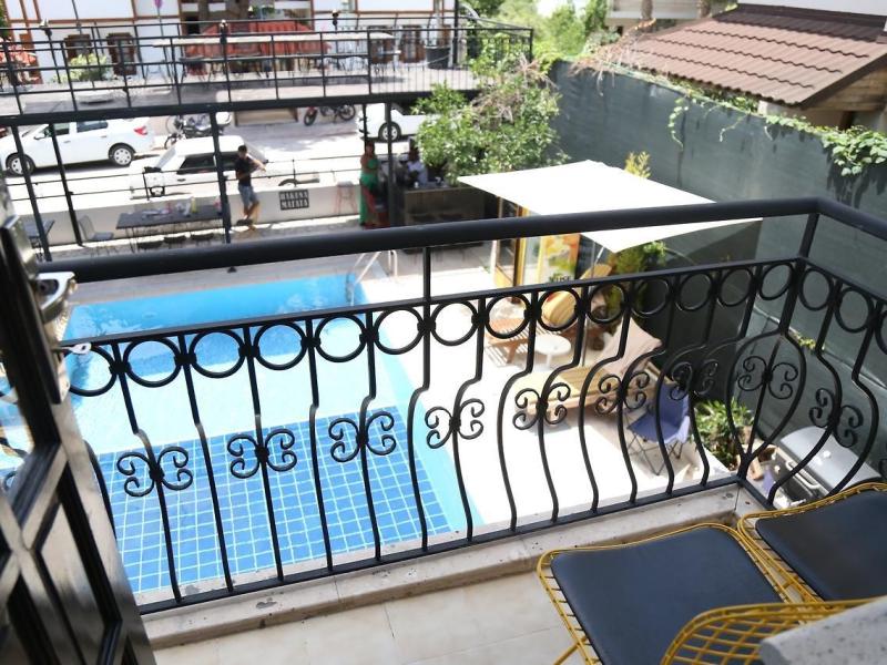 Derin Luxury Hotel