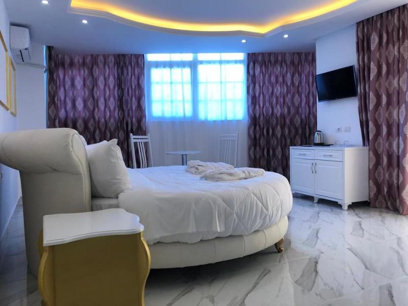 Ujvara Hotel