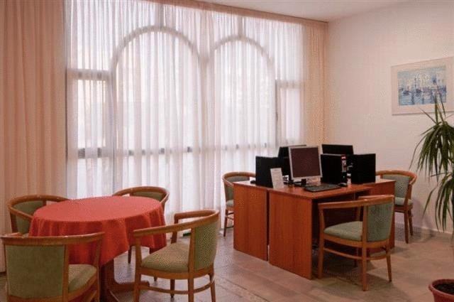 Alexandra Beach Hotel