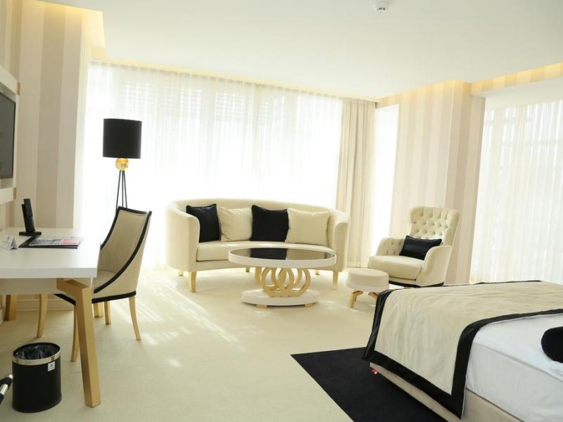 Ramada Hotel & Suites by Wyndham Istanbul Sisli